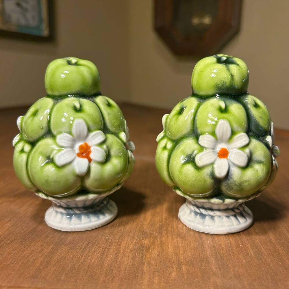 1967 Inarco Green Apple Tree Salt & Pepper Shakers E-2864 Japan Vintage